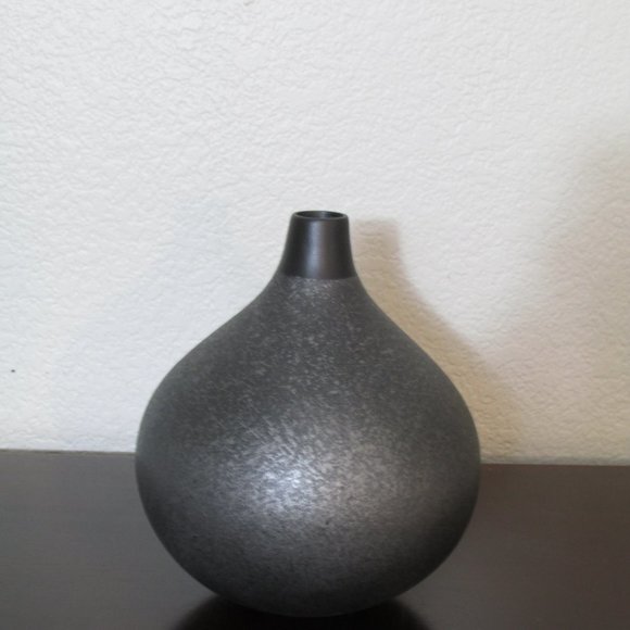 NWT Two Tone Black, Hammered Black Potbelly and Thin Neck Vase - Picture 2 of 3